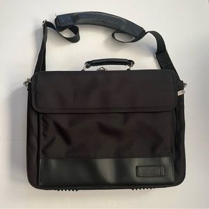 Vintage Targus Air Laptop Briefcase 15" Black Sturdy Padded Strap Botton Tread